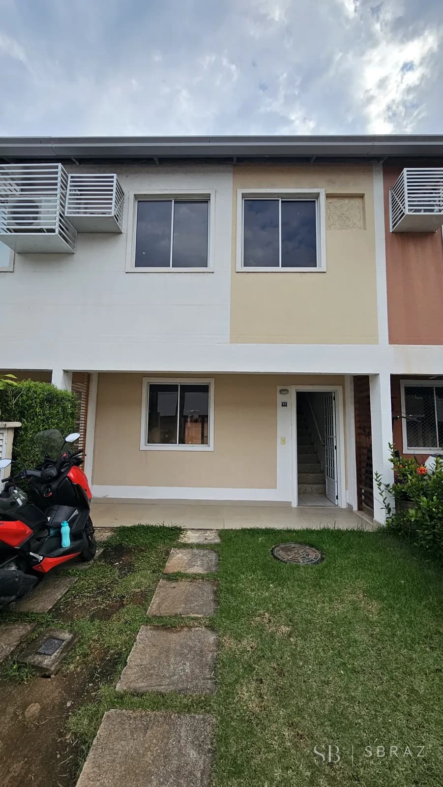 Casa duplex à venda em Vargem Pequena no Family Club - 3 quartos